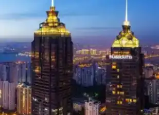 华为Mate XTS非凡大师三折叠手机开启预约，引领折叠屏新纪元