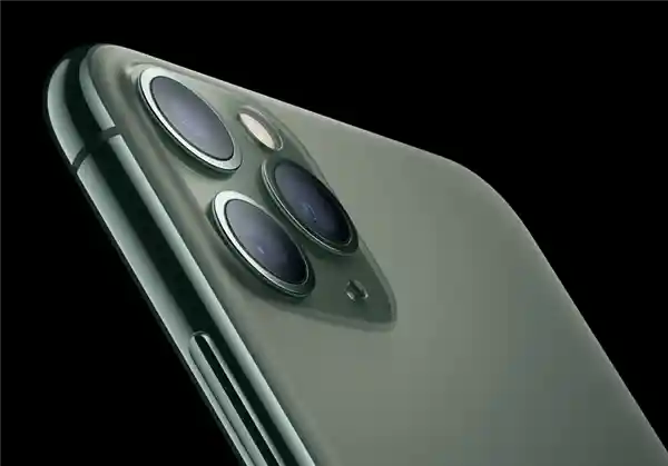 三摄旗舰成历史！iPhone 11 Pro Max 登顶复古行列，6年仍引热议