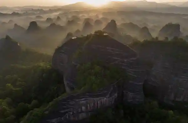 通道县惊艳《300秒看家乡》:红色热土焕新生,侗韵风情绘传奇