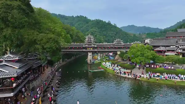 通道县惊艳《300秒看家乡》:红色热土焕新生,侗韵风情绘传奇