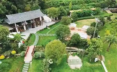 湘西小城爆红之后：一碗酸汤粉牵出的文旅逆袭战