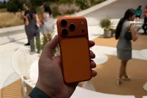 iPhone 18影像革命！三星首度切入苹果传感器供应链，索尼独家时代正式落幕