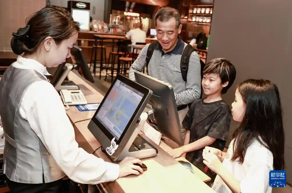 2025暑期档票房狂飙破百亿,观影热潮引爆银幕新高峰