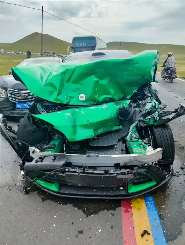 水泥罐车撞毁小米YU7 车主:即便雷军送车也绝不接受