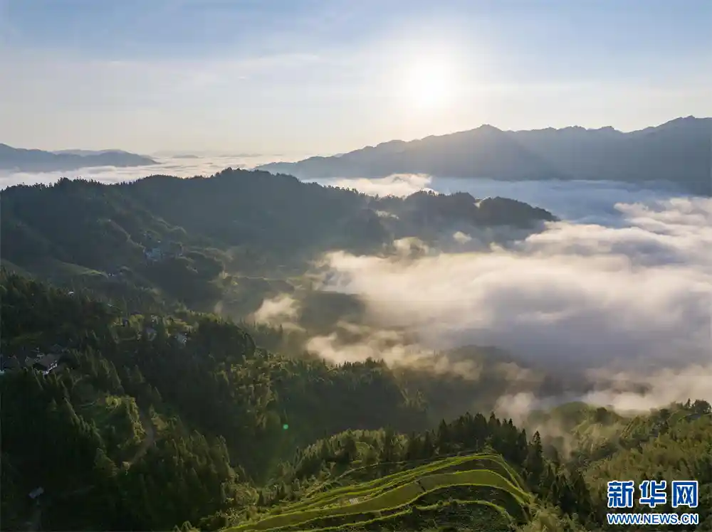 云海漫卷月亮山,贵州从江现梦幻奇景
