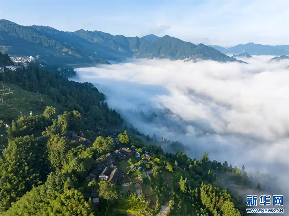 云海漫卷月亮山,贵州从江现梦幻奇景