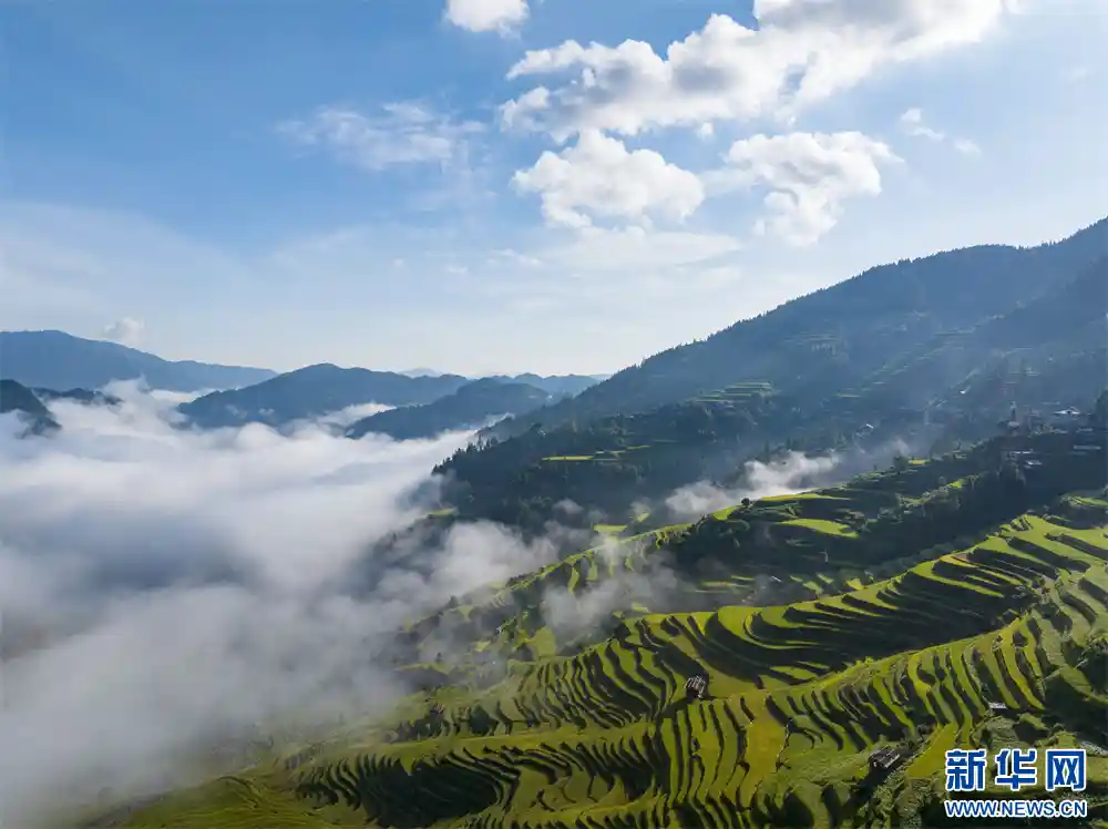 云海漫卷月亮山,贵州从江现梦幻奇景