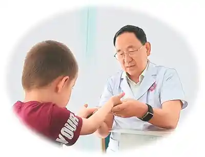 洋中医扎针引热议：上合大家庭里的传统医术新体验