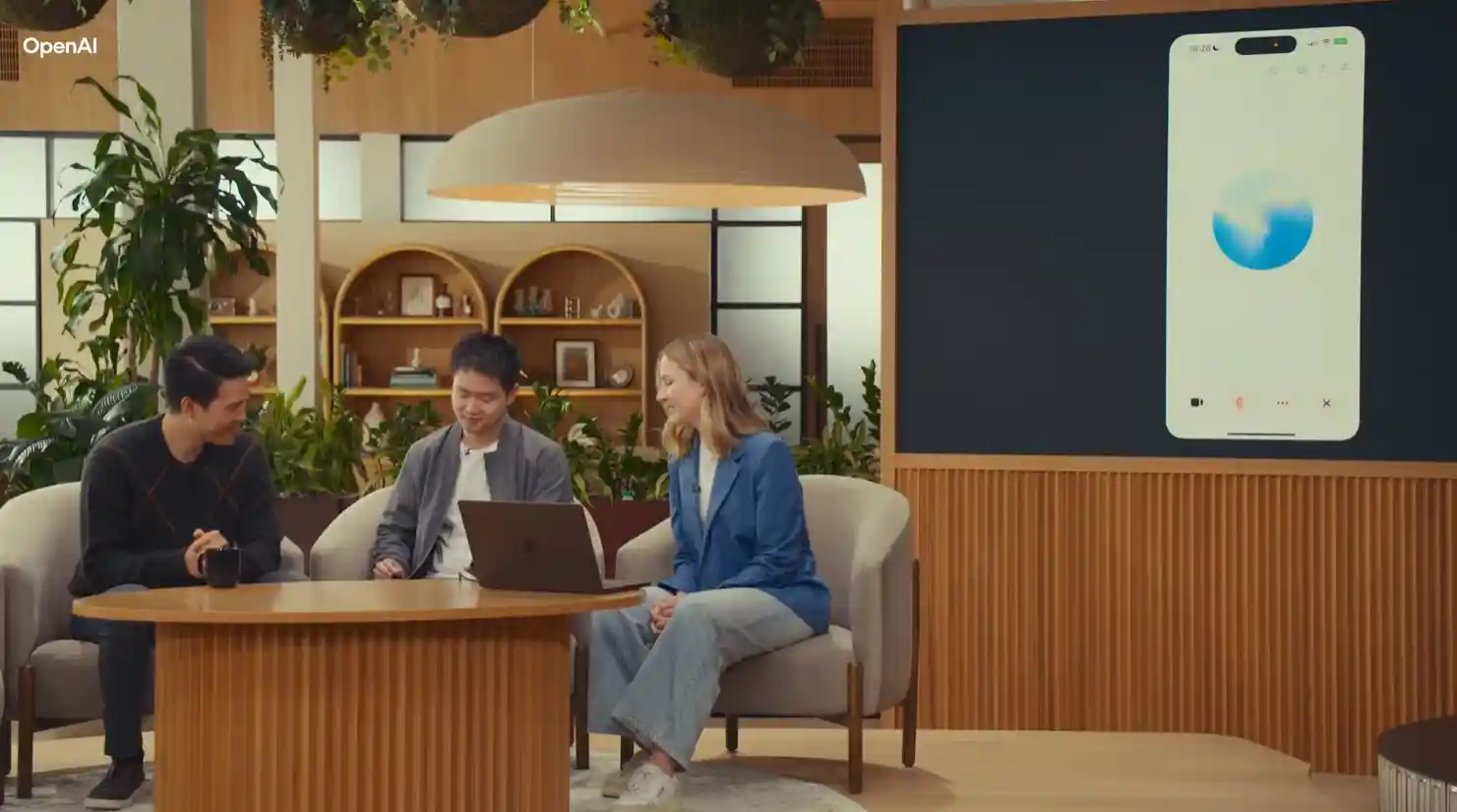 多邻国遇巨头围攻：谷歌AI强势杀入语言学习赛道