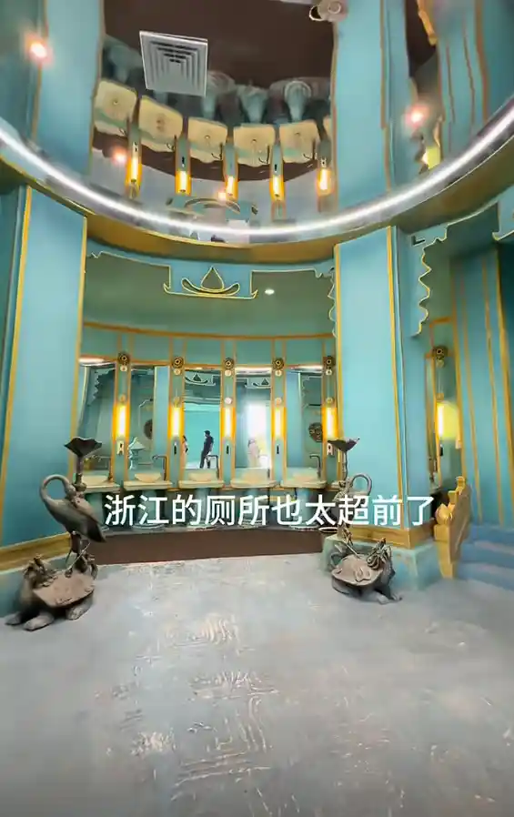哪吒都懵了！湖州景区厕所惊现玉虚宫，网友：分不清现实与神话