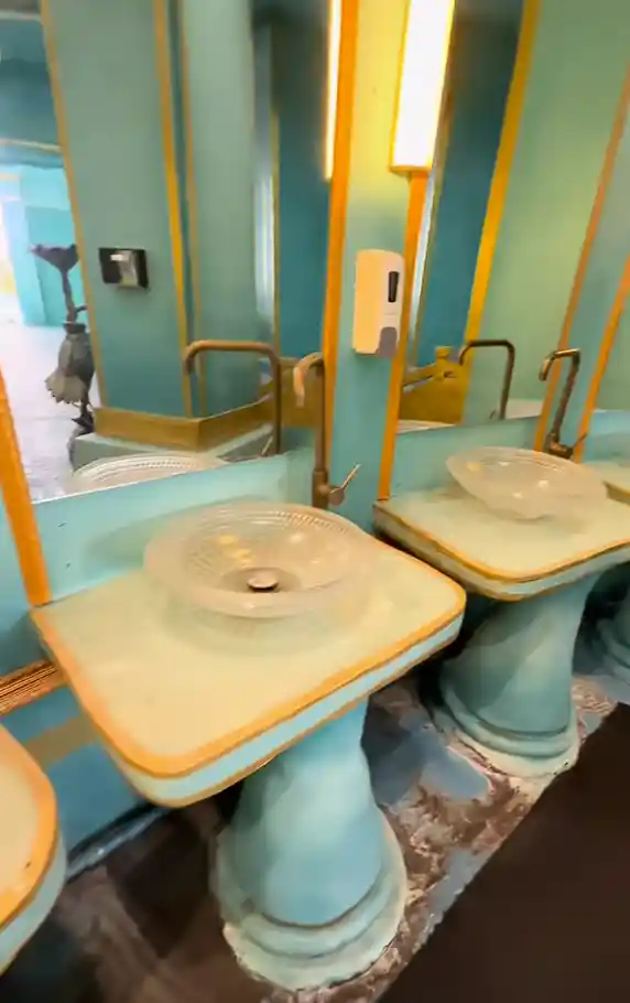 哪吒都懵了!湖州景区厕所惊现玉虚宫,网友:分不清现实与神话