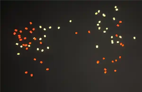 哈尔滨夜空惊现神秘光点群！悬停20分钟引全城围观，气象天文部门紧急回应