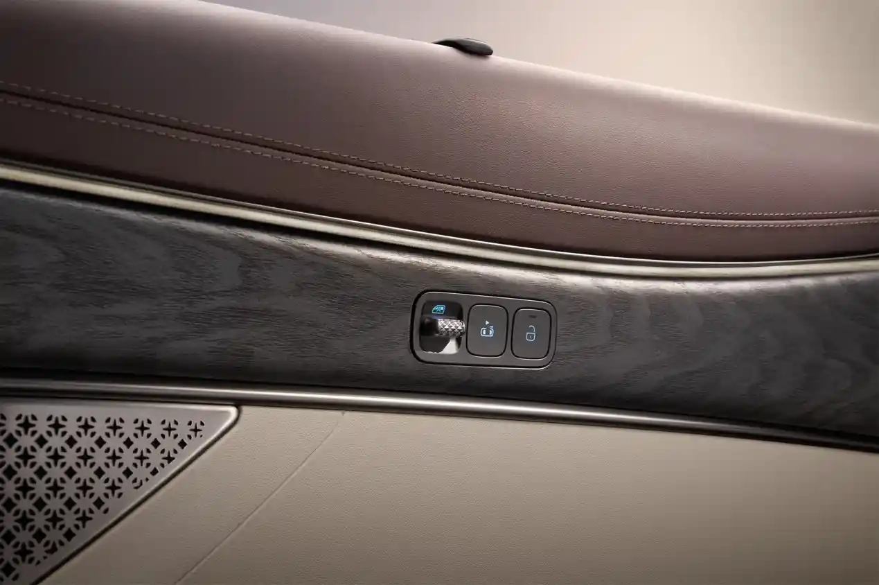 腾势D9震撼上市：30.98万元起，定义豪华新标杆