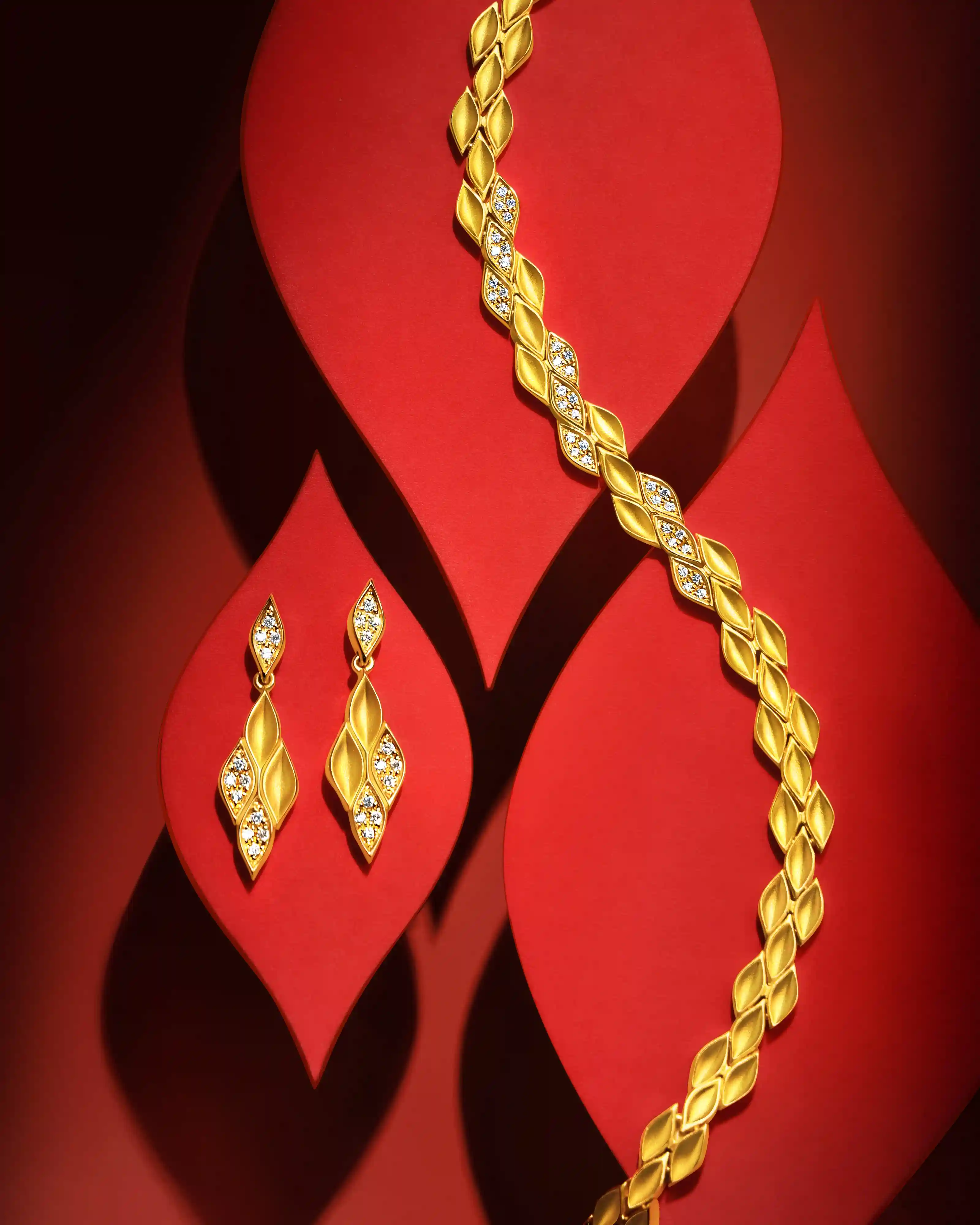 周生生周嘉颖：以长期主义书写百年传奇，用创新守护信任之光