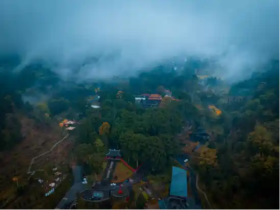 荥经县燃爆《300秒看家乡》：千年黑砂窑火烧出绿色新IP！