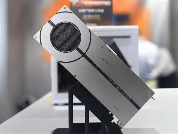 国产显卡首秀《赛博朋克2077》：流畅到让人惊叹！