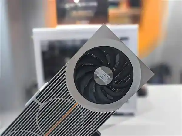 国产显卡首秀《赛博朋克2077》：流畅到让人惊叹！