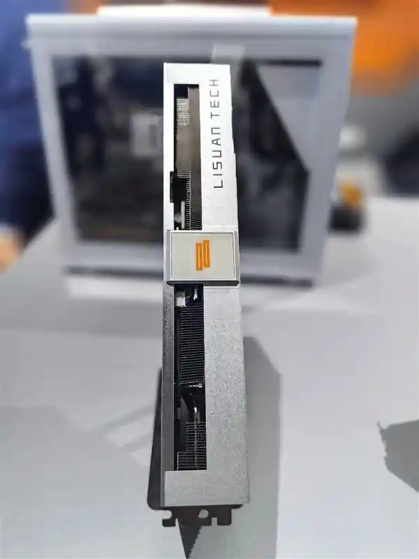 国产显卡首秀《赛博朋克2077》：流畅到让人惊叹！